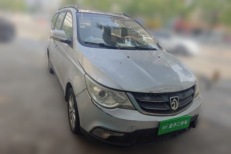 Used Baojun 730 2014 1.5L manual Comfort version 7 seats Front Right 45 Deg