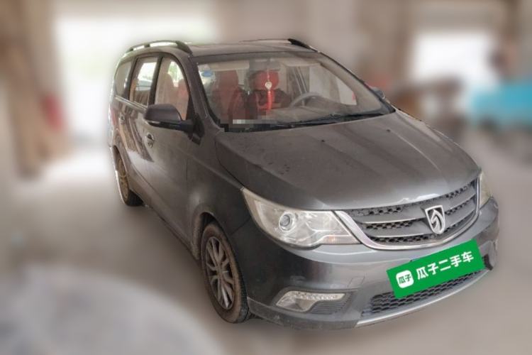 Used Baojun 730 2014 1.5L manual luxury trim 7 seats Front Right 45 Deg