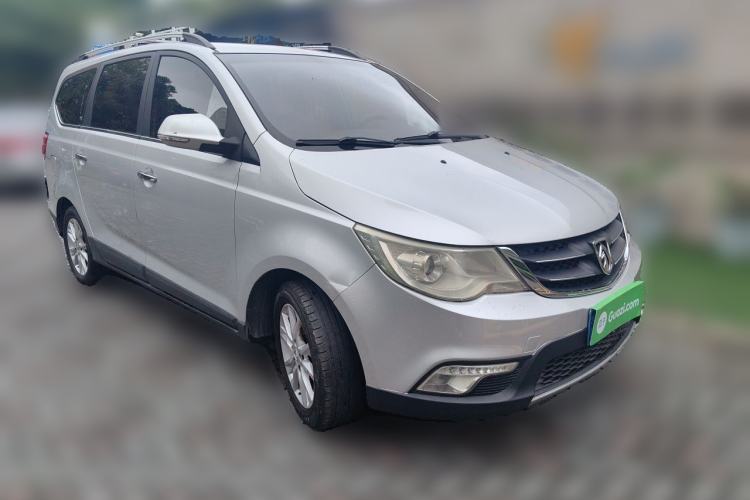Used Baojun 730 2014 1.5L manual Comfort ESP version 7 seats Front Right 45 Deg