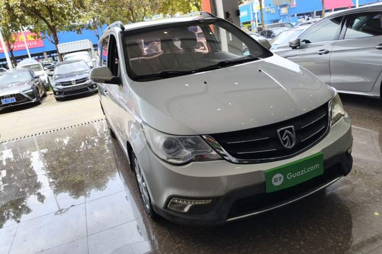 Used Baojun 730 2014 1.5L manual Comfort ESP version 7 seats Front Right 45 Deg