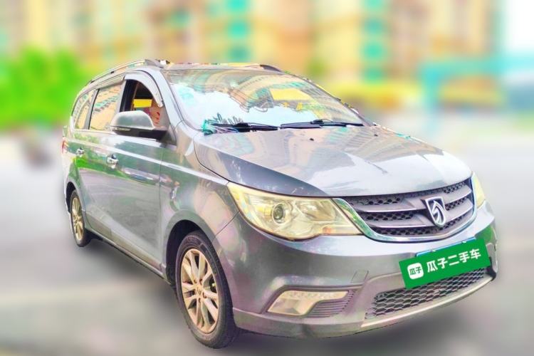 Used Baojun 730 2014 1.5L manual Comfort version 7 seats Front Right 45 Deg
