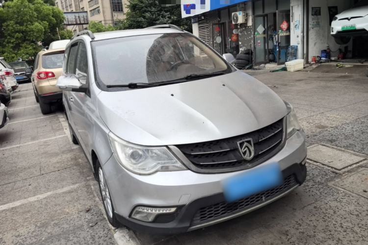 Used Baojun 730 2014 1.5L manual Comfort ESP version 7 seats Front Right 45 Deg