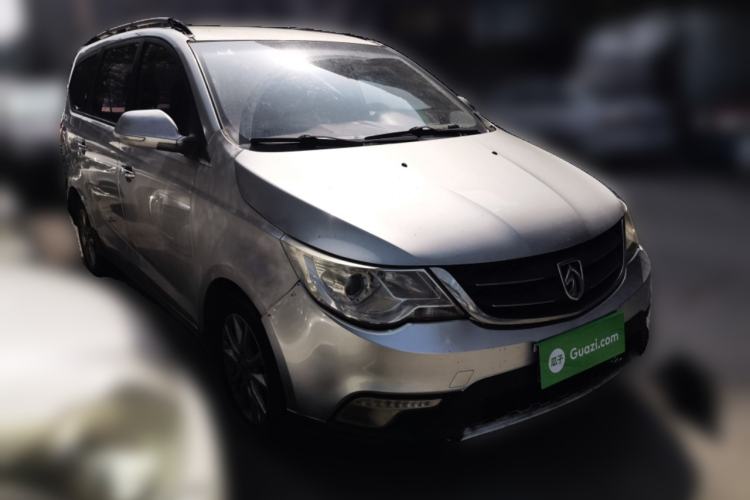 Used Baojun 730 2014 1.5L manual standard trim 7 seats Front Right 45 Deg