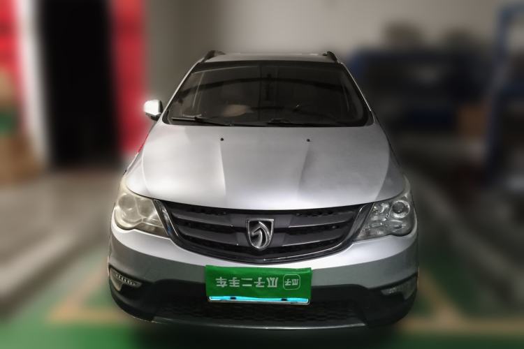 Used Baojun 730 2014 1.5L manual Comfort version 7 seats Front