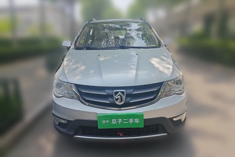 Used Baojun 730 2014 1.5L manual standard trim 7 seats Front