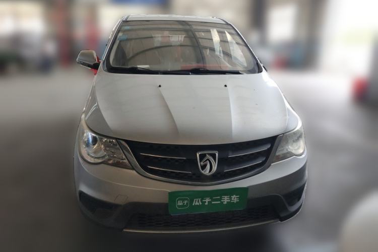 Used Baojun 730 2014 1.5L manual standard trim 7 seats Front