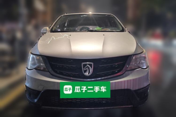 Used Baojun 730 2014 1.5L manual standard version 5 seats Front