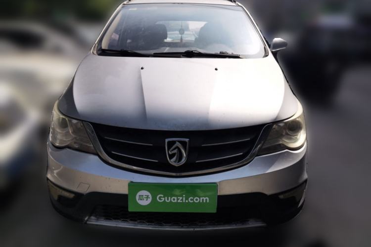 Used Baojun 730 2014 1.5L manual standard trim 7 seats Front