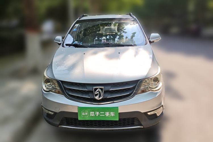 Used Baojun 730 2014 1.5L manual Comfort version 7 seats Front