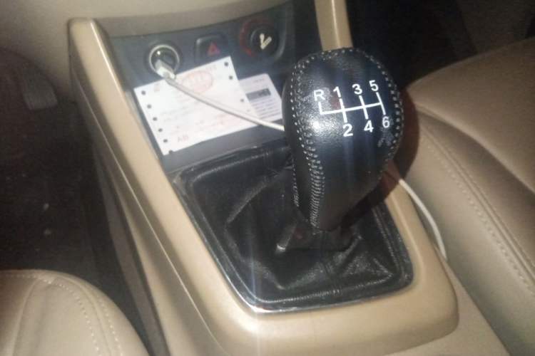 Used Baojun 730 2014 1.5L Manual Luxury Navigation ESP Version 7 Seats Gear Lever