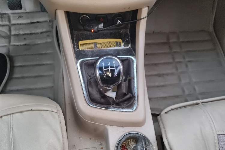 Used Baojun 730 2014 1.5L manual Comfort version 7 seats Gear Lever