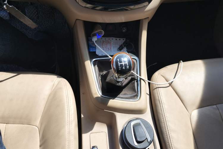 Used Baojun 730 2014 1.5L manual luxury trim 7 seats Gear Lever
