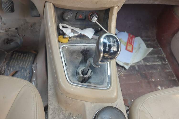 Used Baojun 730 2014 1.5L manual Comfort version 7 seats Gear Lever