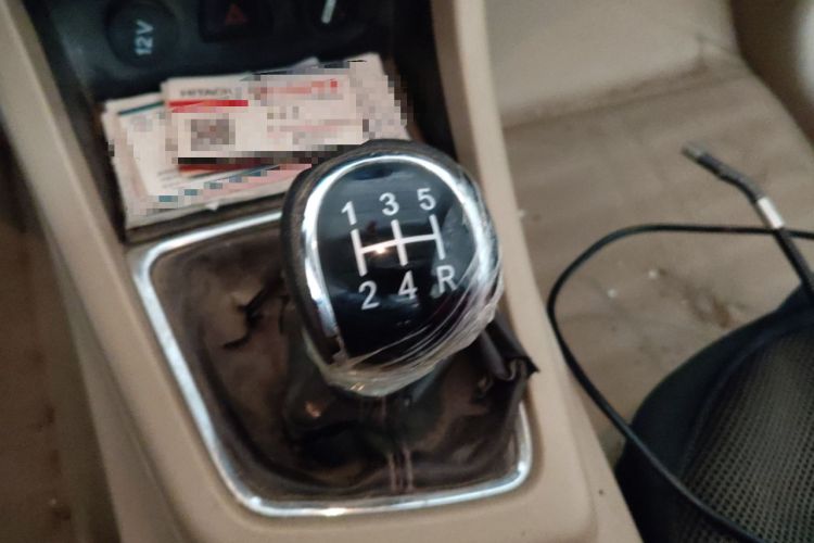 Used Baojun 730 2014 1.5L manual luxury trim 7 seats Gear Lever