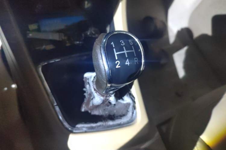 Used Baojun 730 2014 1.5L manual Comfort ESP version 7 seats Gear Lever