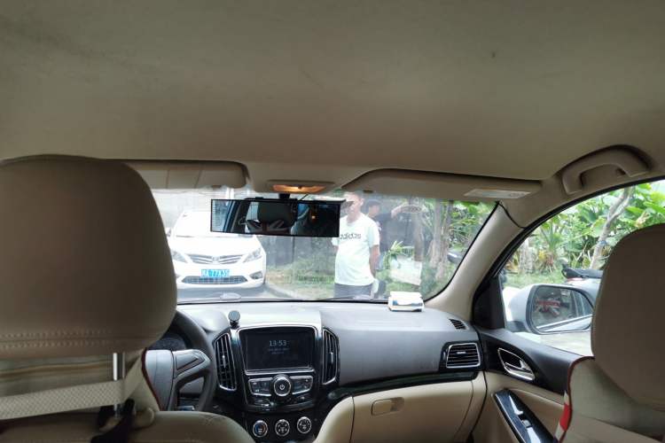 Used Baojun 730 2014 1.5L manual Comfort version 7 seats Headliner