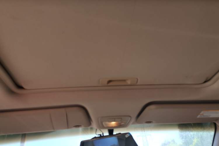 Used Baojun 730 2014 1.5L manual luxury trim 7 seats Headliner