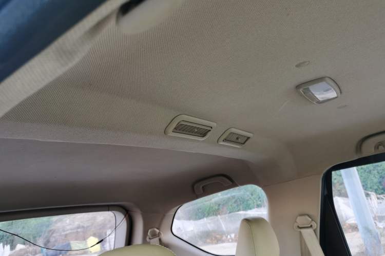 Used Baojun 730 2014 1.5L manual standard trim 7 seats Headliner
