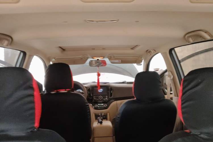 Used Baojun 730 2014 1.5L manual luxury trim 7 seats Headliner