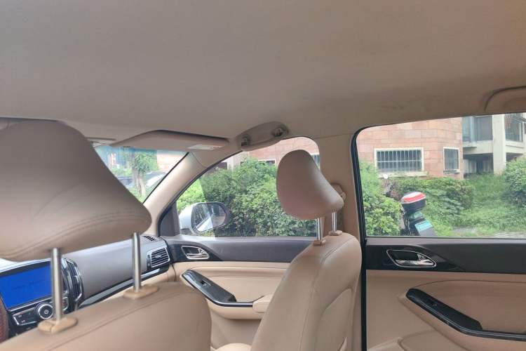 Used Baojun 730 2014 1.5L manual Comfort ESP version 7 seats Headliner