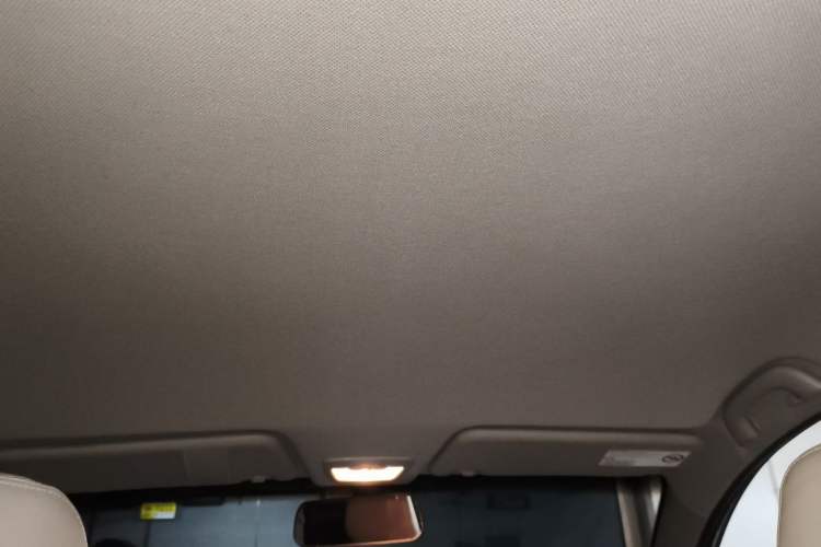 Used Baojun 730 2014 1.5L manual Comfort version 7 seats Headliner