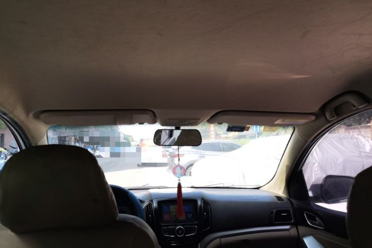 Used Baojun 730 2014 1.5L manual standard trim 7 seats Headliner