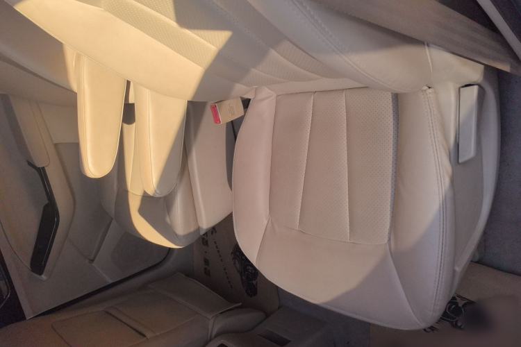 Used Baojun 730 2014 1.5L manual Comfort version 7 seats Interior 3