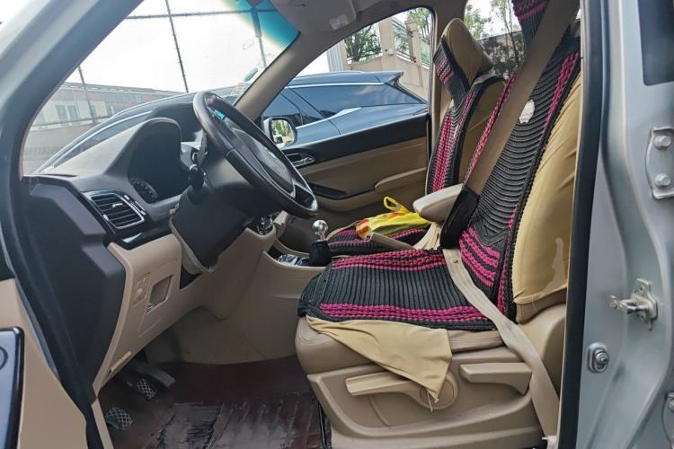Used Baojun 730 2014 1.5L manual luxury trim 7 seats Left Front Seat