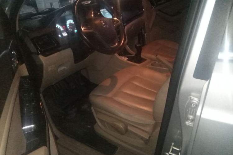 Used Baojun 730 2014 1.5L Manual Luxury Navigation ESP Version 7 Seats Left Front Seat