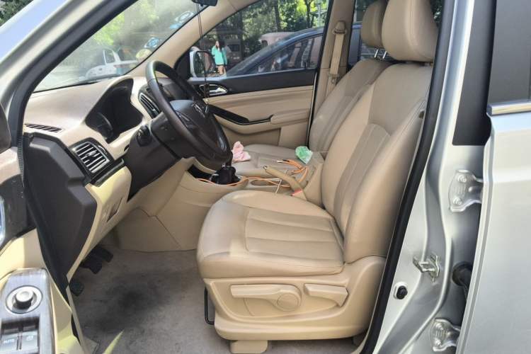 Used Baojun 730 2014 1.5L manual luxury trim 7 seats Left Front Seat
