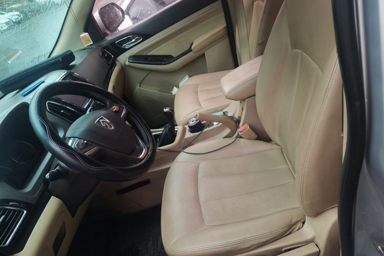 Used Baojun 730 2014 1.5L manual Comfort ESP version 7 seats Left Front Seat