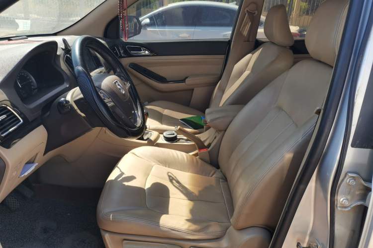 Used Baojun 730 2014 1.5L manual luxury trim 7 seats Left Front Seat