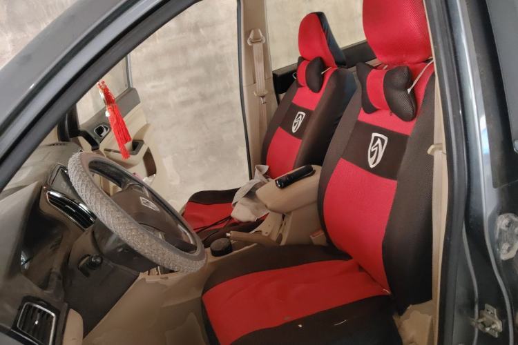 Used Baojun 730 2014 1.5L manual luxury trim 7 seats Left Front Seat