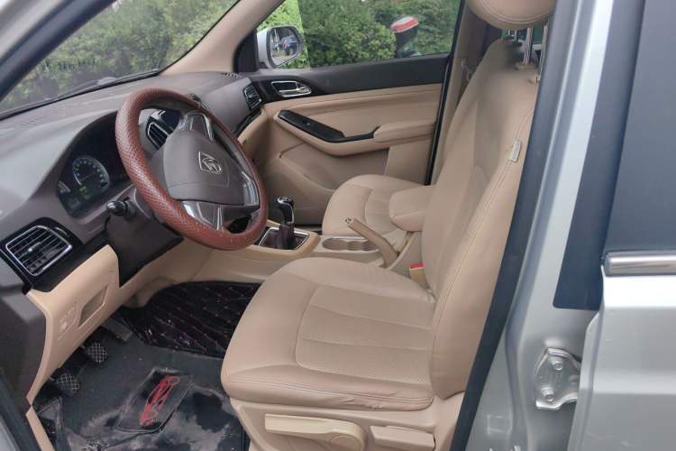 Used Baojun 730 2014 1.5L manual Comfort ESP version 7 seats Left Front Seat