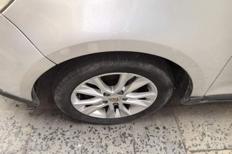 Used Baojun 730 2014 1.5L manual Comfort ESP version 7 seats Left Front Wheel Hub