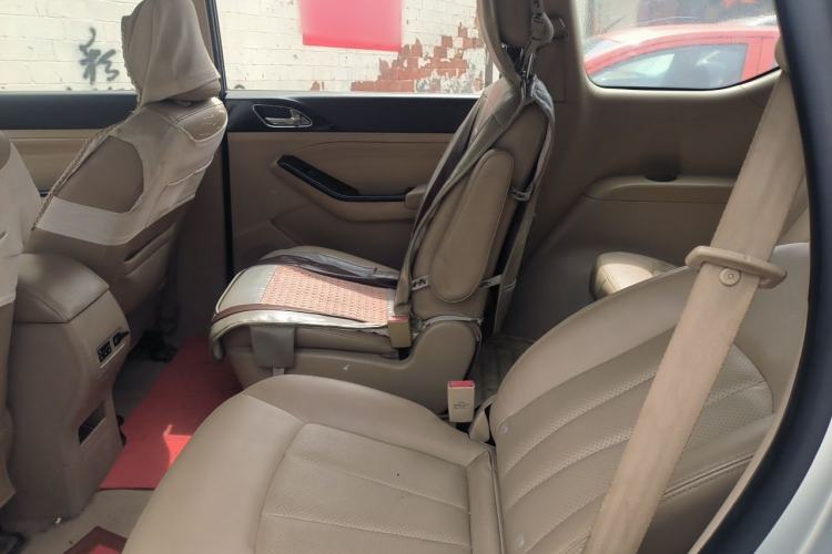 Used Baojun 730 2014 1.5L manual Comfort version 7 seats Left Rear Seat