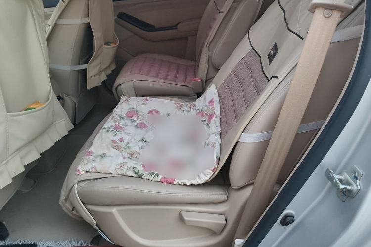 Used Baojun 730 2014 1.5L manual Comfort version 7 seats Left Rear Seat