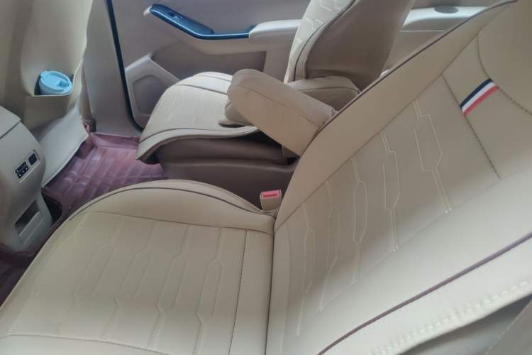 Used Baojun 730 2014 1.5L manual Comfort ESP version 7 seats Left Rear Seat