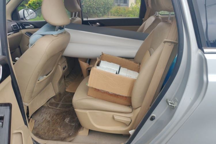 Used Baojun 730 2014 1.5L manual Comfort version 7 seats Left Rear Seat