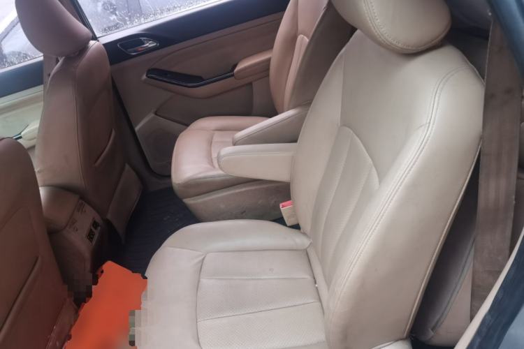 Used Baojun 730 2014 1.5L manual Comfort ESP version 7 seats Left Rear Seat