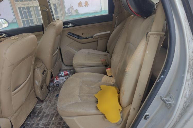 Used Baojun 730 2014 1.5L manual Comfort version 7 seats Left Rear Seat