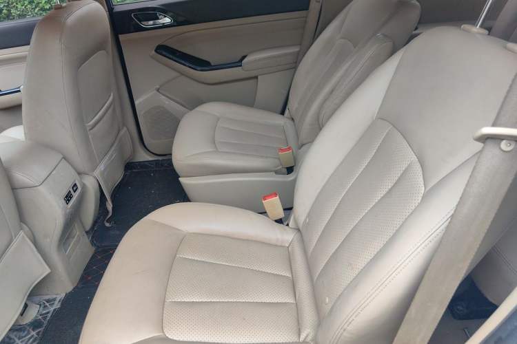 Used Baojun 730 2014 1.5L manual Comfort ESP version 7 seats Left Rear Seat
