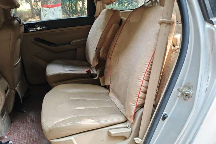 Used Baojun 730 2014 1.5L manual Comfort version 7 seats Left Rear Seat