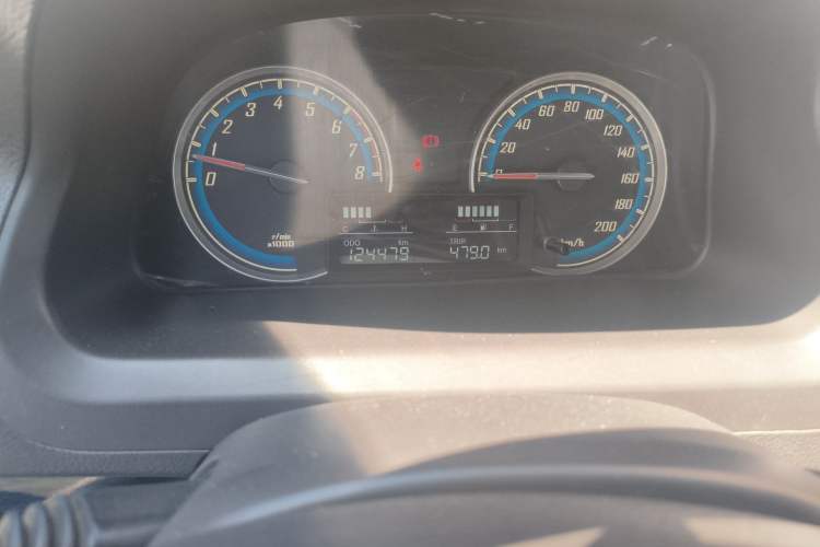 Used Baojun 730 2014 1.5L manual Comfort version 7 seats Odometer Close Up