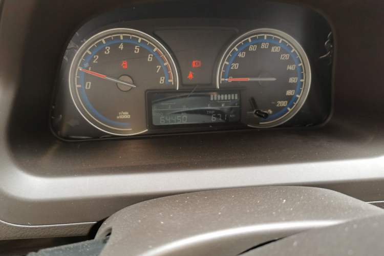 Used Baojun 730 2014 1.5L manual Comfort version 7 seats Odometer Close Up