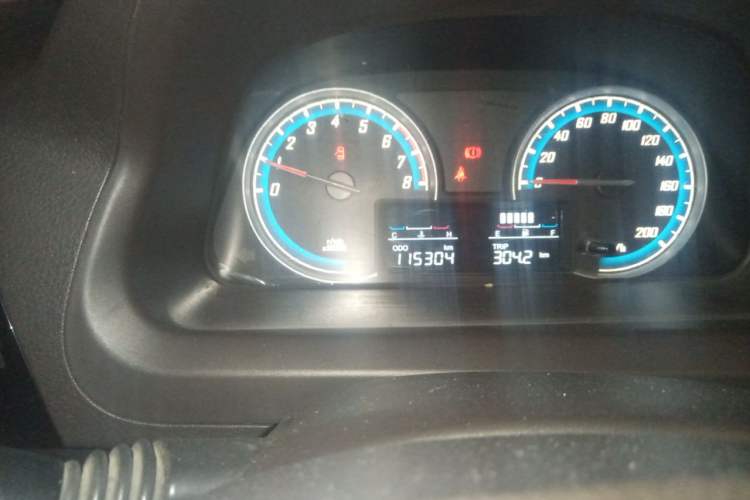 Used Baojun 730 2014 1.5L Manual Luxury Navigation ESP Version 7 Seats Odometer Close Up