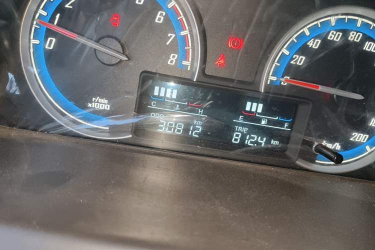 Used Baojun 730 2014 1.5L manual Comfort version 7 seats Odometer Close Up