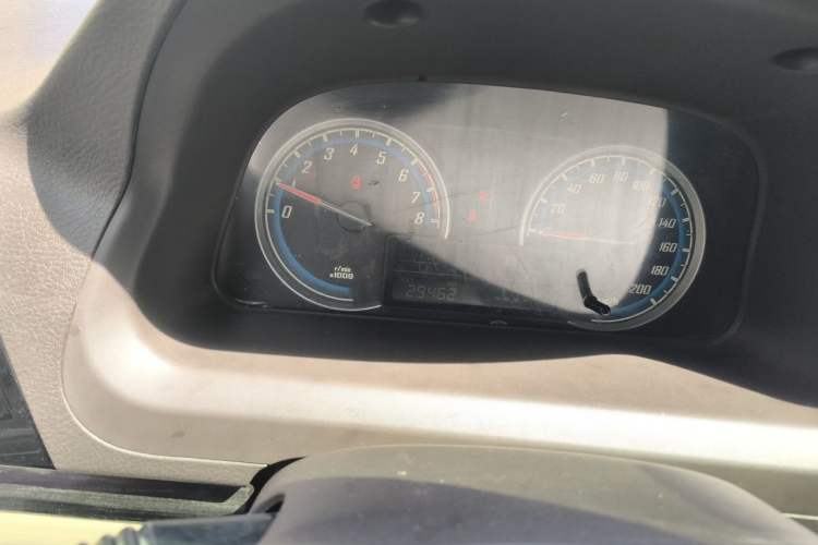 Used Baojun 730 2014 1.5L manual luxury trim 7 seats Odometer Close Up