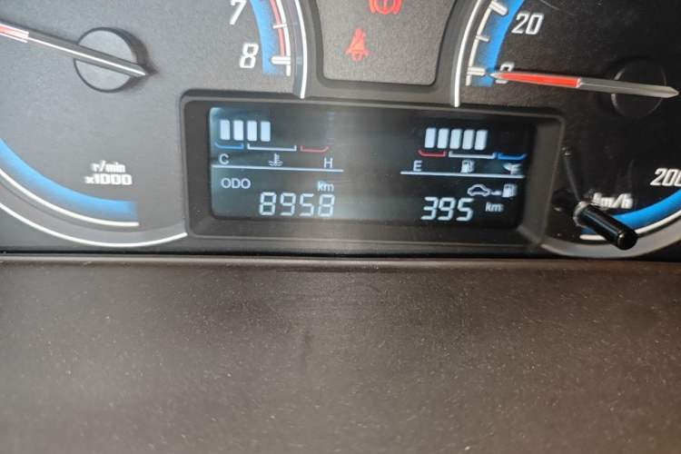 Used Baojun 730 2014 1.5L manual Comfort version 7 seats Odometer Close Up