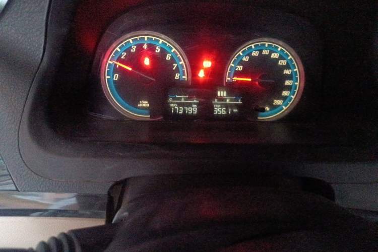 Used Baojun 730 2014 1.5L manual Comfort version 7 seats Odometer Close Up